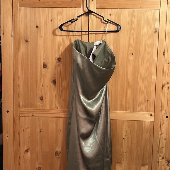 Strapless olive shiny dress size 8 never worn - Picture 3 of 5